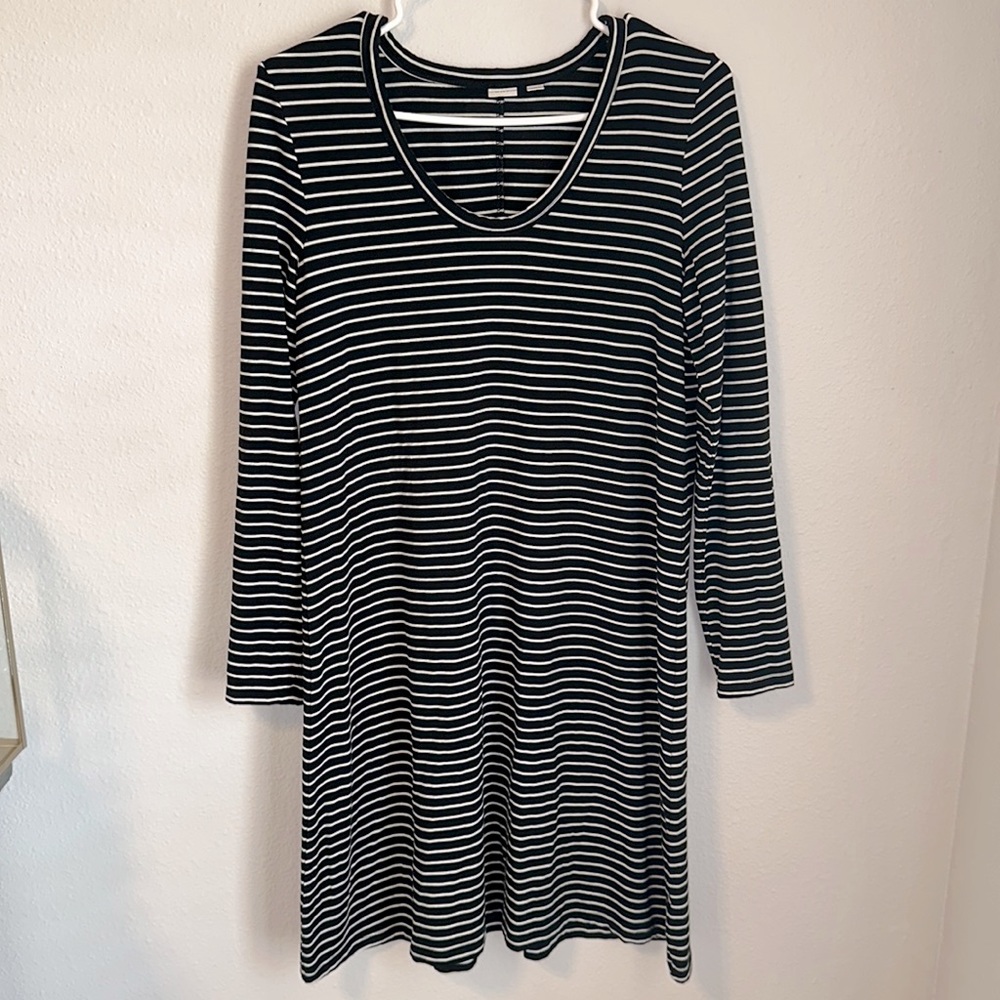 gap black striped dress